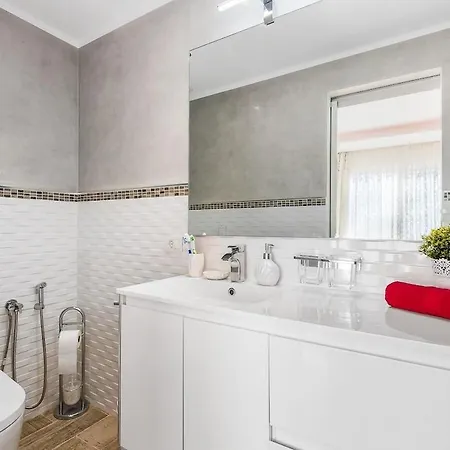 Ines Luxury * アデヘ