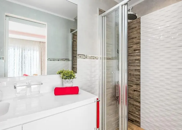 Ines Luxury 阿德耶