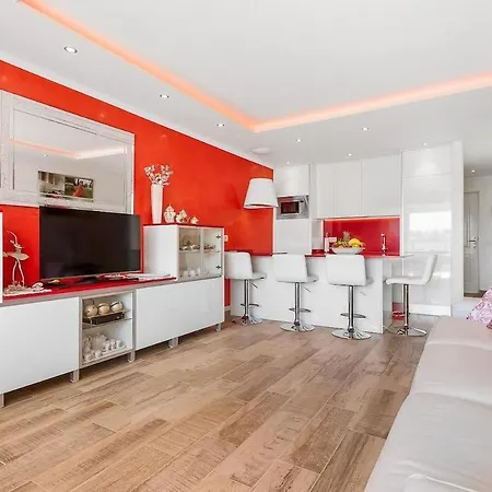 Ines Luxury דירה אדחה